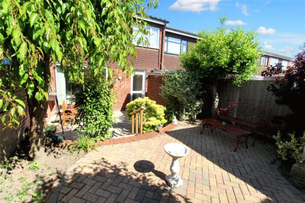 Theydon Gardens, Rainham, RM13 7TU