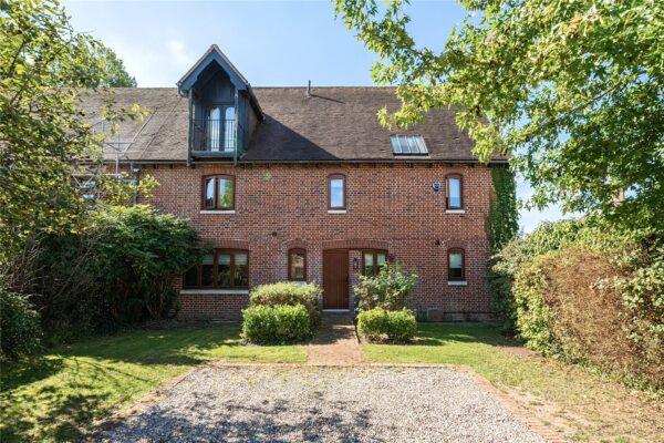 Dacres Gate, Dunmow Road, Fyfield, Ongar, CM5 0NQ