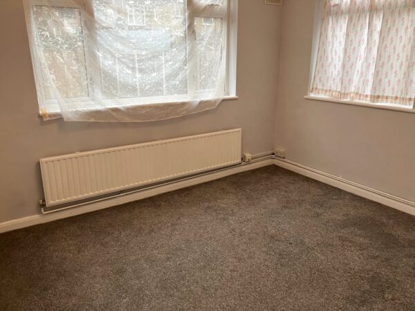 Matlock Gardens, Hornchurch, RM12 6HX