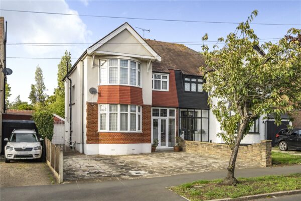 Ravenscourt Grove, Hornchurch, RM12 6HJ