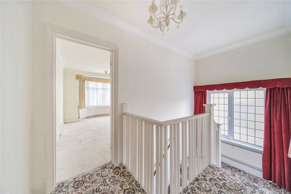 Ravenscourt Grove, Hornchurch, RM12 6HJ