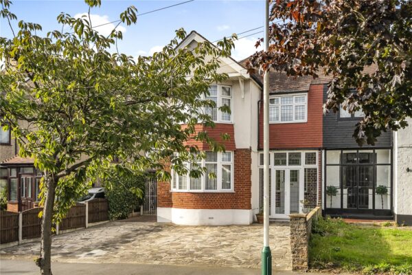 Ravenscourt Grove, Hornchurch, RM12 6HJ