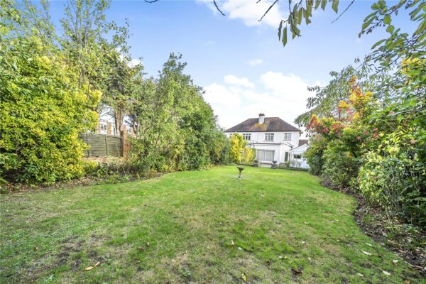 Ravenscourt Grove, Hornchurch, RM12 6HJ