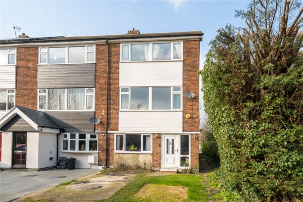 Copthorne Gardens, Hornchurch, RM11 3DL