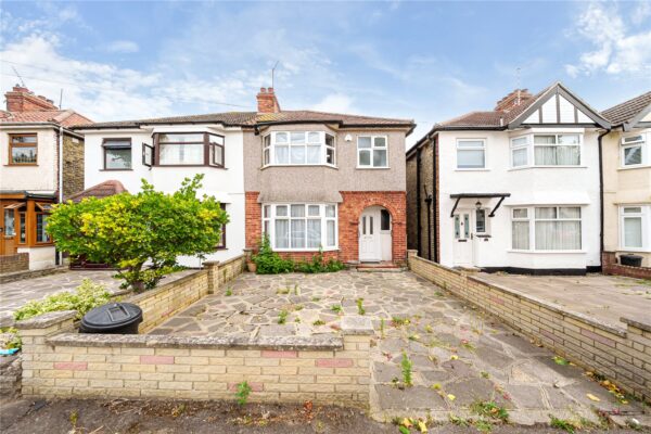 Wayside Avenue, Hornchurch, RM12 4LL