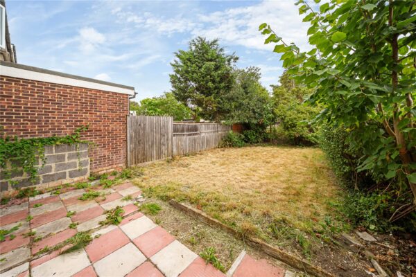 Wayside Avenue, Hornchurch, RM12 4LL