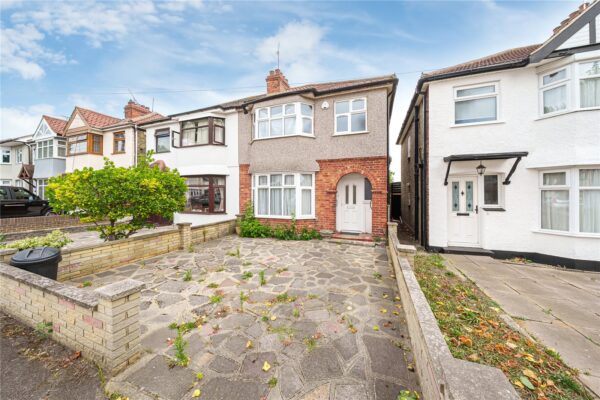 Wayside Avenue, Hornchurch, RM12 4LL