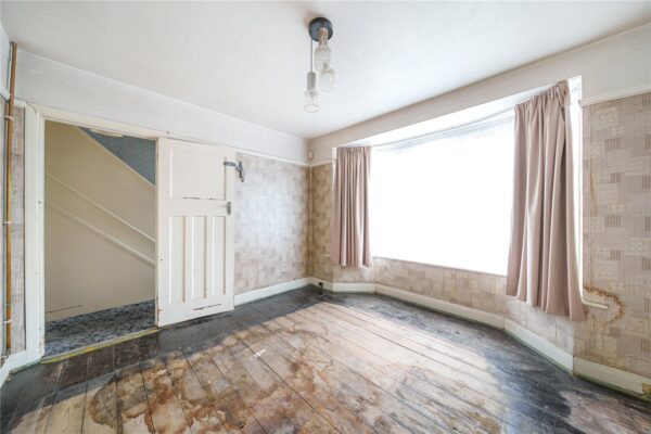 Wayside Avenue, Hornchurch, RM12 4LL