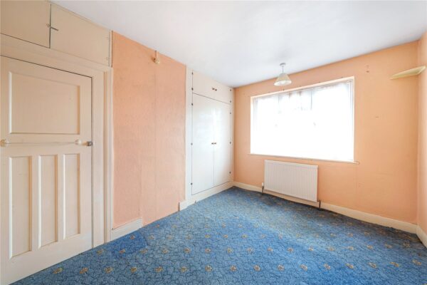 Wayside Avenue, Hornchurch, RM12 4LL