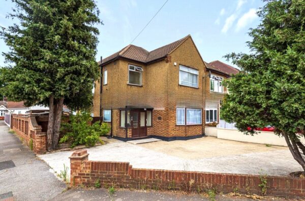 St. Marys Lane, Upminster, RM14 2QU