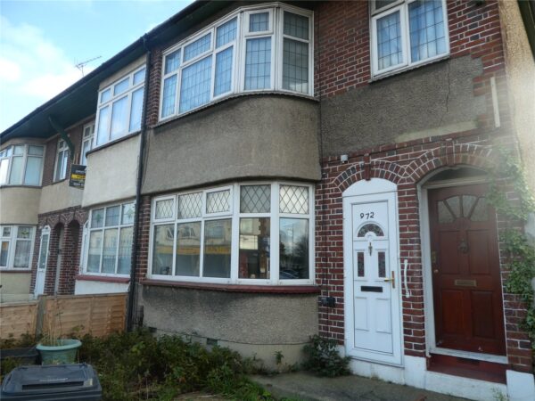 High Road, Romford, RM6 4BA