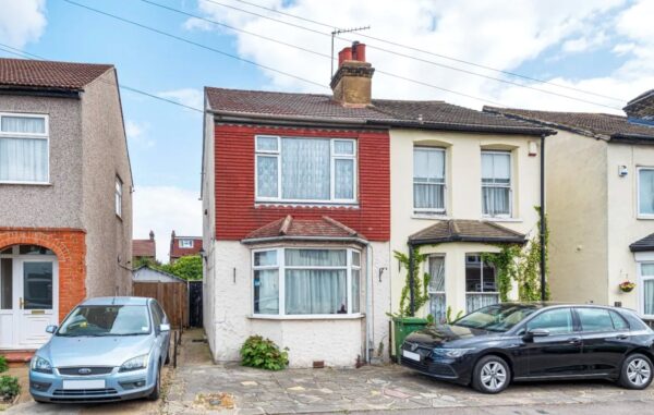 Douglas Road, Hornchurch, RM11 1AN