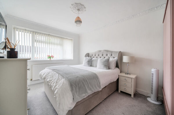 Tangmere Crescent, Hornchurch, RM12 5PX