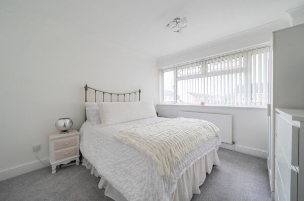 Tangmere Crescent, Hornchurch, RM12 5PX