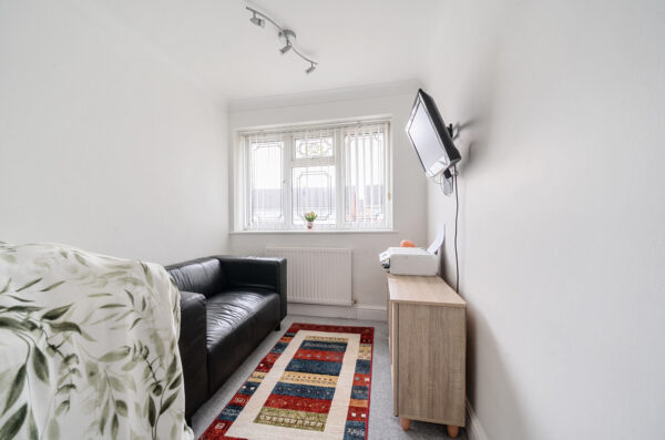 Tangmere Crescent, Hornchurch, RM12 5PX