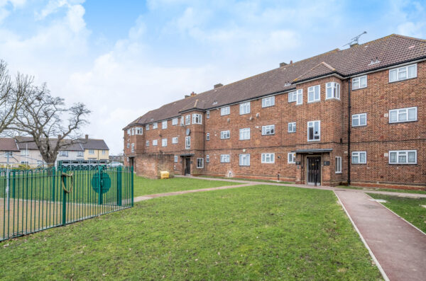 Leyburn Road, Romford, RM3 8ND