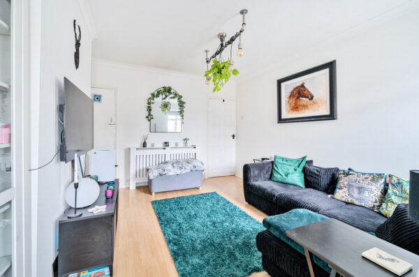 Leyburn Road, Romford, RM3 8ND