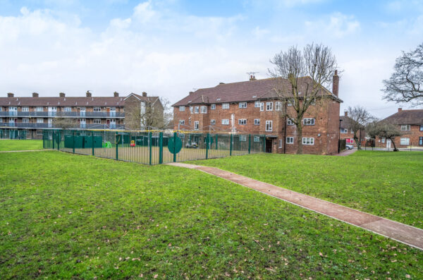 Leyburn Road, Romford, RM3 8ND