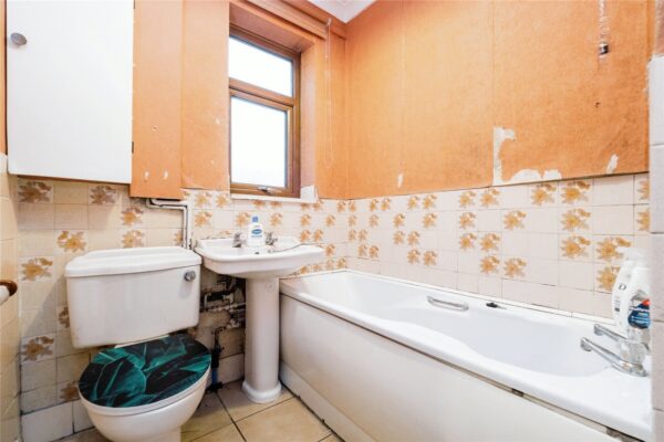 Valence Avenue, Dagenham, RM8 1TS