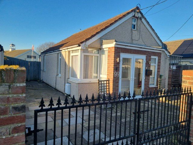 Broadway, Jaywick, Clacton-on-Sea, Essex, CO15 2HF